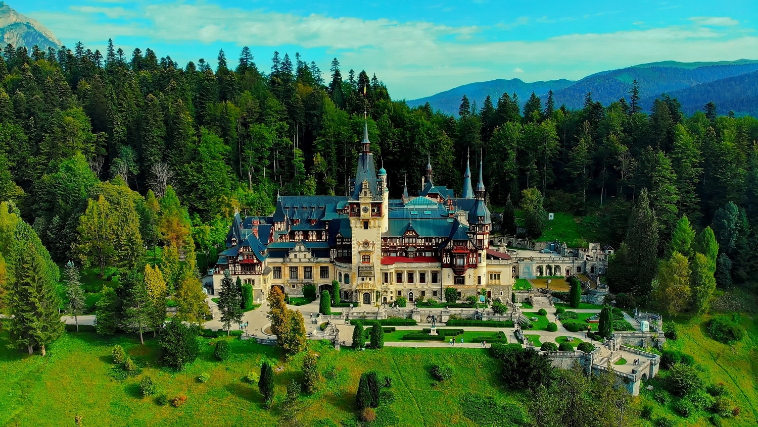 Muzeul Na ional Pele Castelul Pele i Castelul Peli or